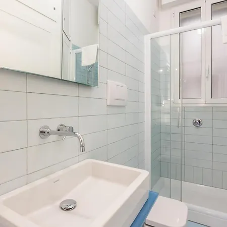 Lame Pro, By Short Holidays