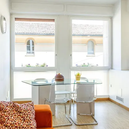 Lame Pro, By Short Holidays * Μπολόνια