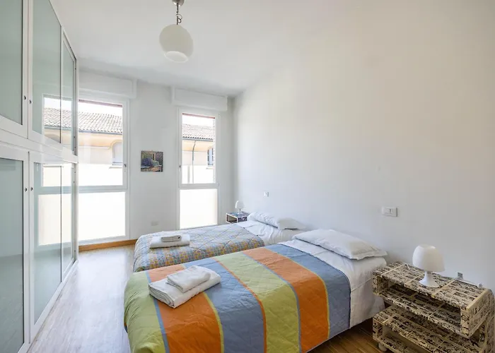 Lame Pro, By Short Holidays *