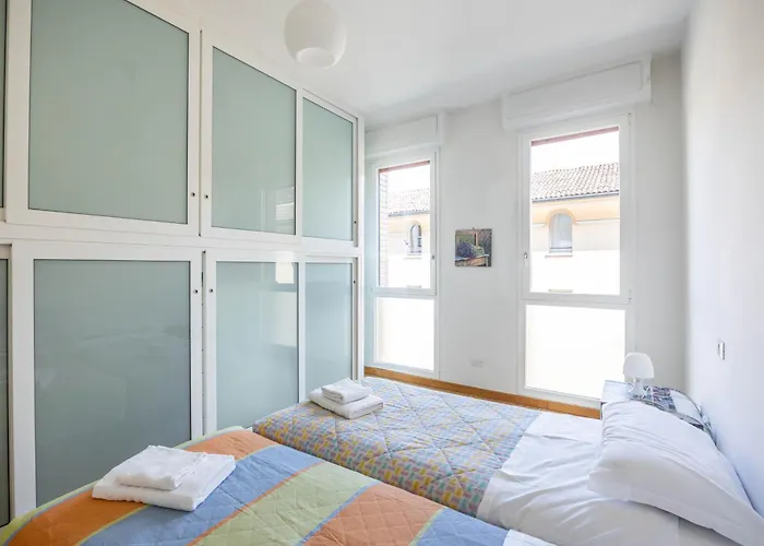 Lame Pro, By Short Holidays * Bolonya