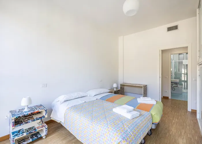 Lame Pro, By Short Holidays Bolonya