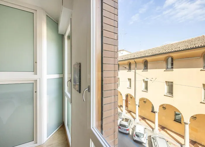 Lame Pro, By Short Holidays * Bolonia