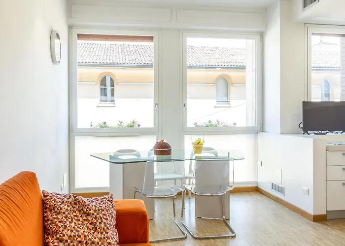 Lame Pro, By Short Holidays * Bolonya