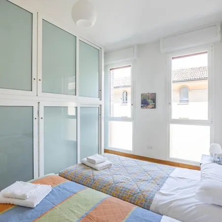 Lame Pro, By Short Holidays * Bologna