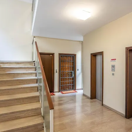 Lame Pro, By Short Holidays